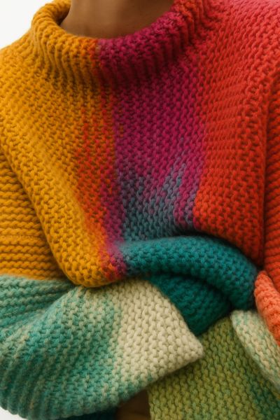 Farebný pletený sveter