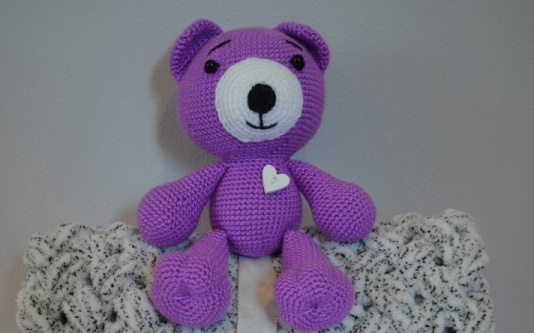 Háčkovaný macko z priadze YarnArt Jeans